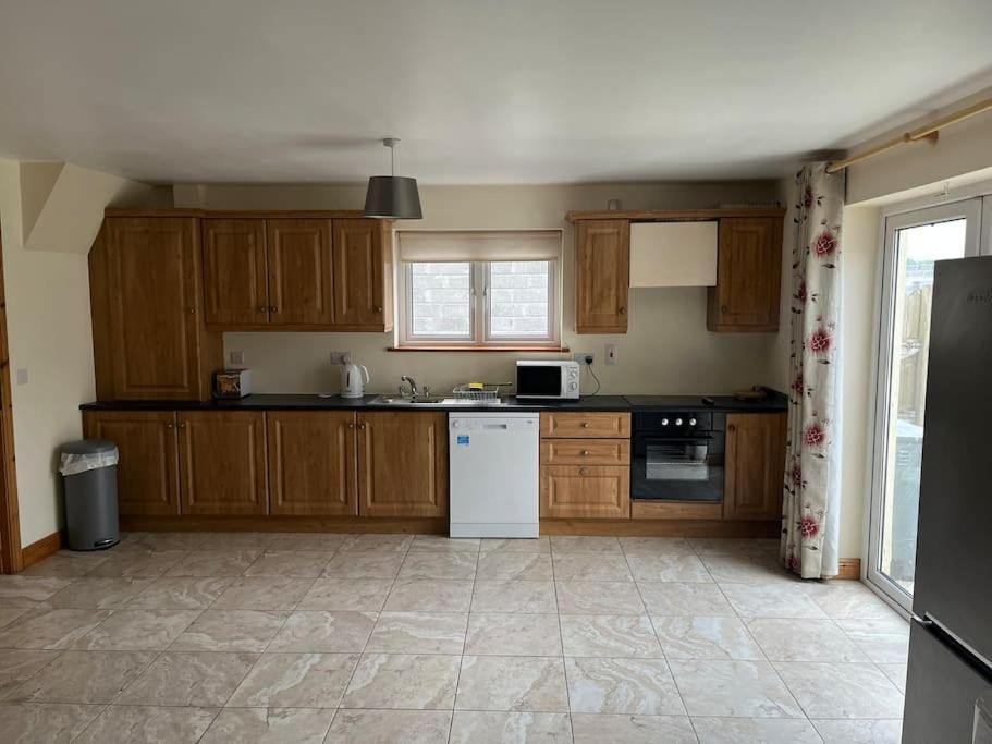 Вилла Modern 4 Bed House In Town Tubbercurry Экстерьер фото